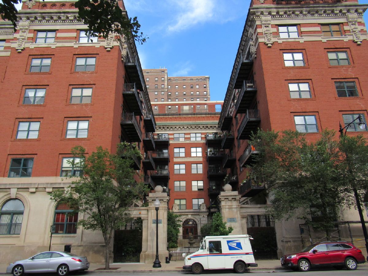 Condos & Townhomes Rented Trevi Square Chicago Illinois, 1439 Michigan