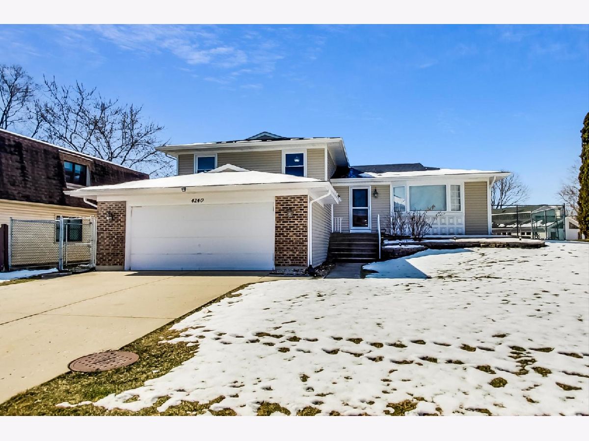 Homes Sold Westbury Hoffman Estates Illinois, 4240 Mumford