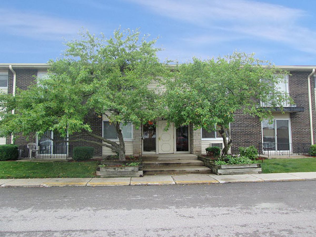 Condominiums Rented Courtland Square Des Plaines Illinois, 8860 Western