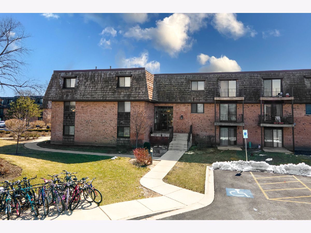 Condominiums Sold Arbors Buffalo Grove Illinois, 5 Oak Creek