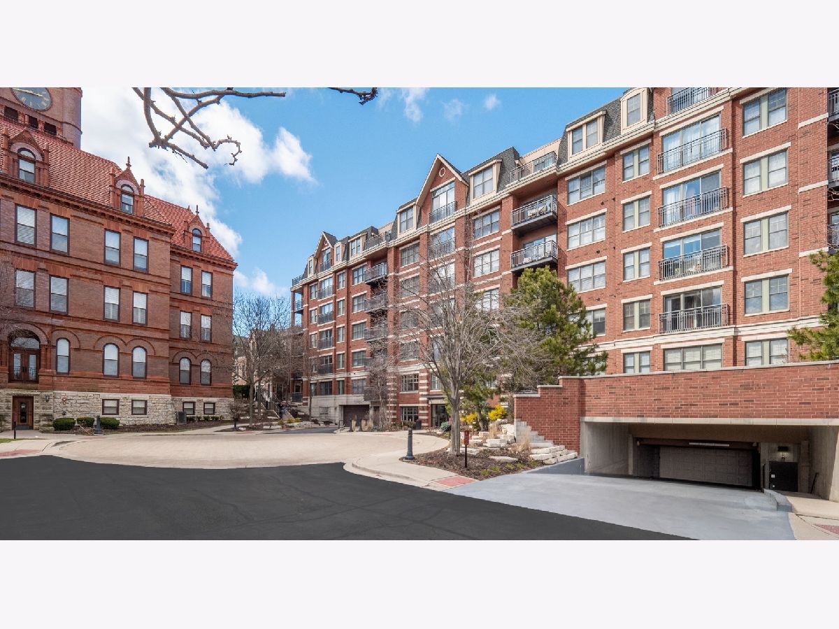 Condos & Townhomes Sold Courthouse Square Wheaton Illinois, 255 Liberty