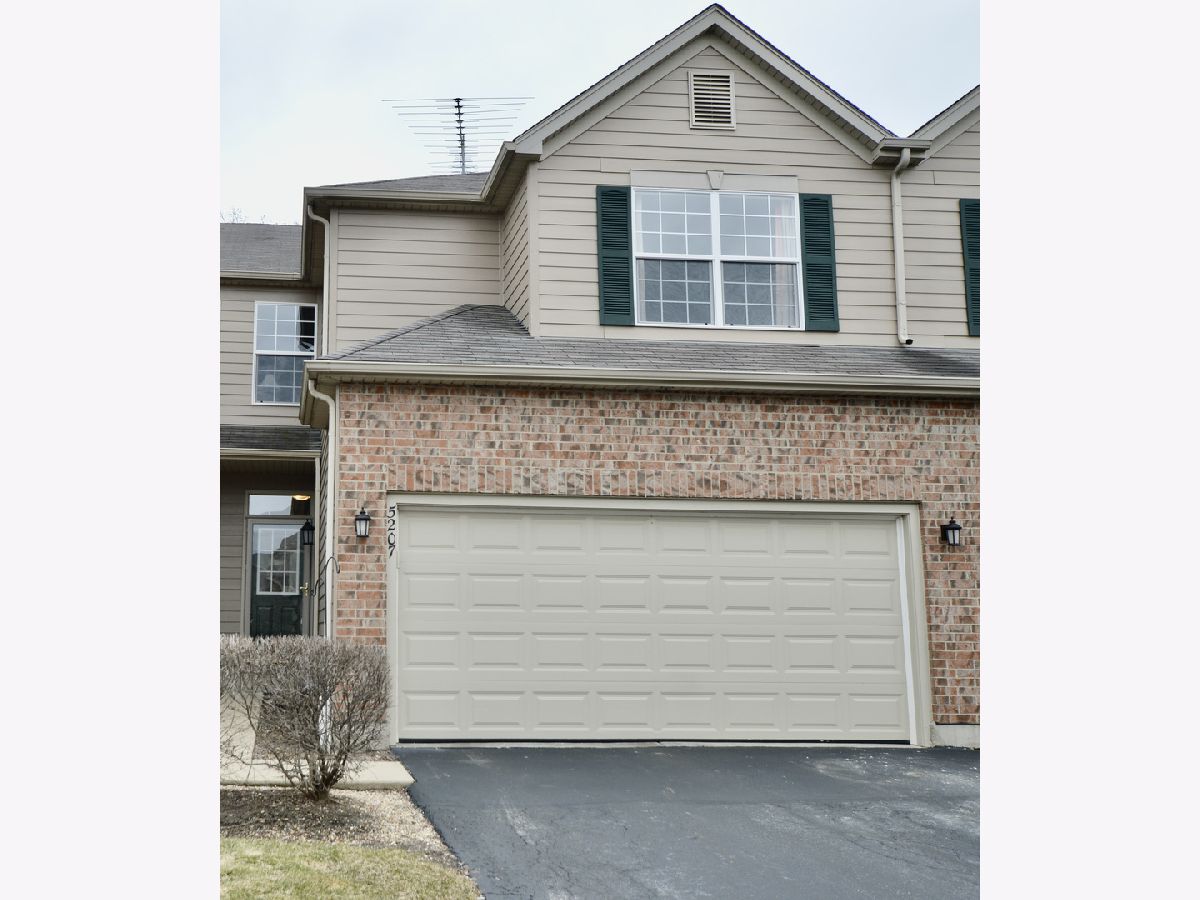 Townhomes & Condos & Homes Sold Abbey Ridge Mchenry Illinois, 5207 Cobblers
