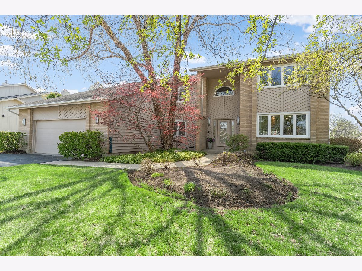 Homes Sold Westchester Buffalo Grove Illinois, 1208 Hidden Lake