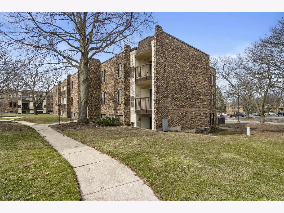 Condominiums & Homes Sold Country Club Woodridge Illinois, 2037 Country Club