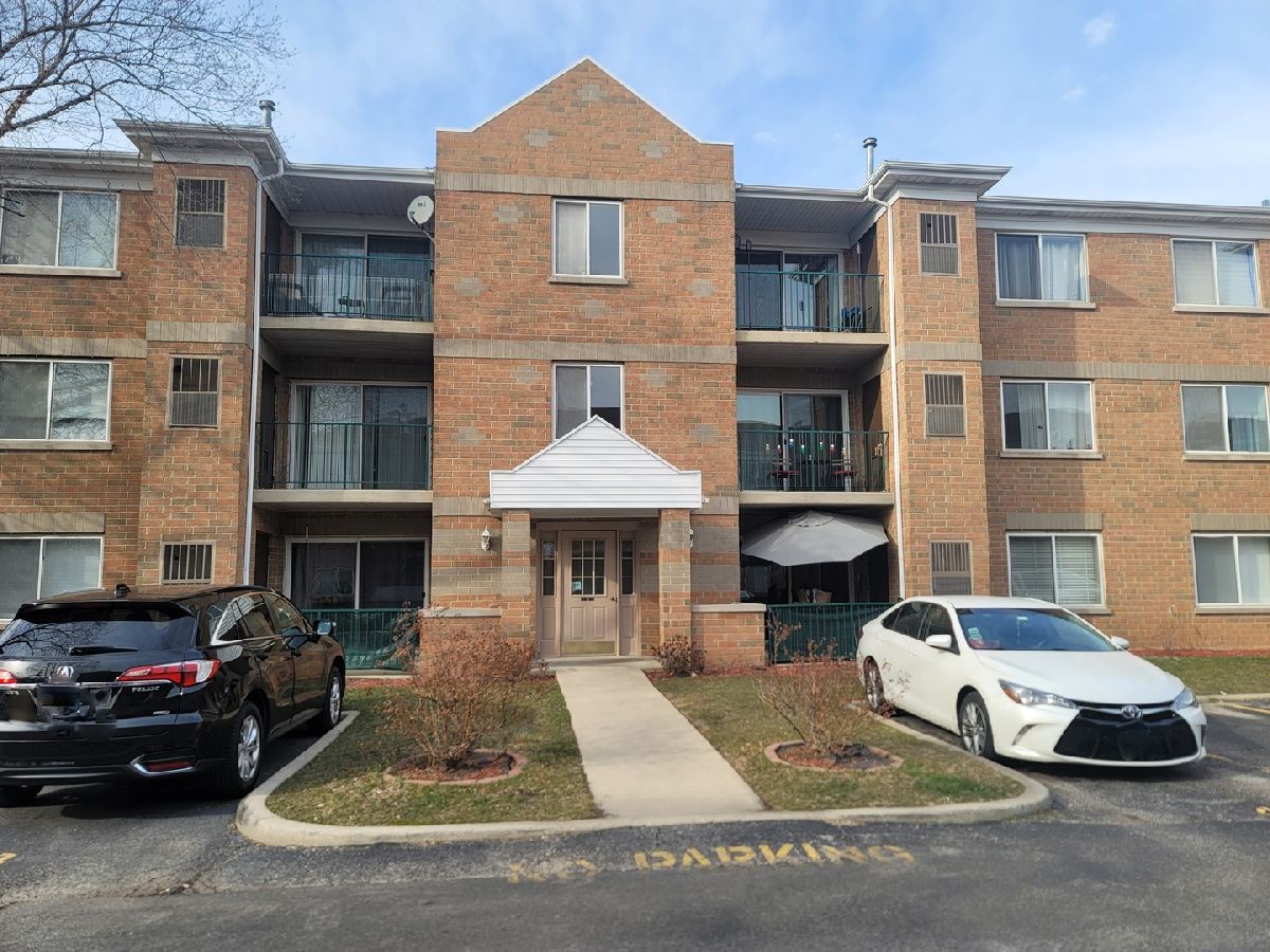Condominiums Sold Whispering Glen Chicago Illinois, 5357 East River