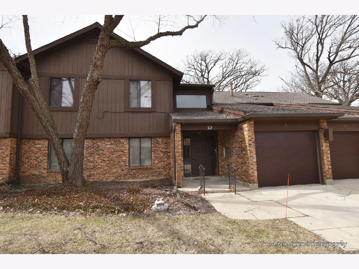 Condominiums Sold Manor Homes Of Century Oaks Elgin Illinois, 37 Creekside