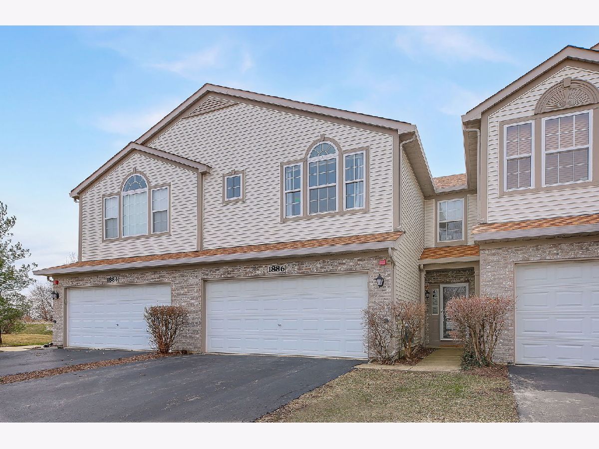 Townhomes Sold Silver Springs Montgomery Illinois, 1886 Candlelight