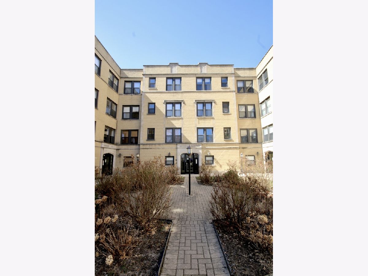 Condominiums Sold Avers Court Chicago Illinois, 5154 Avers