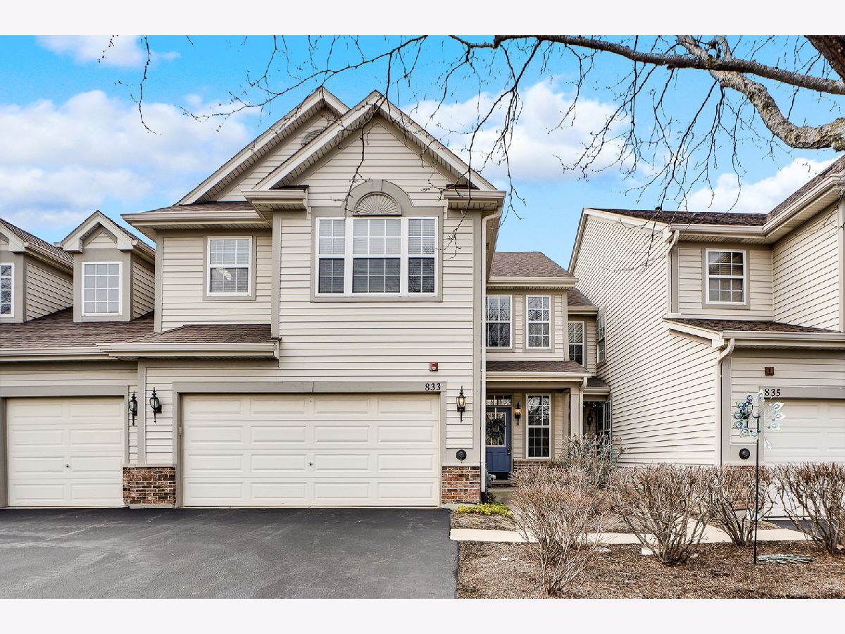 Homes & Townhomes & Condos Sold Wicklow Village Lake Zurich Illinois, 833 March