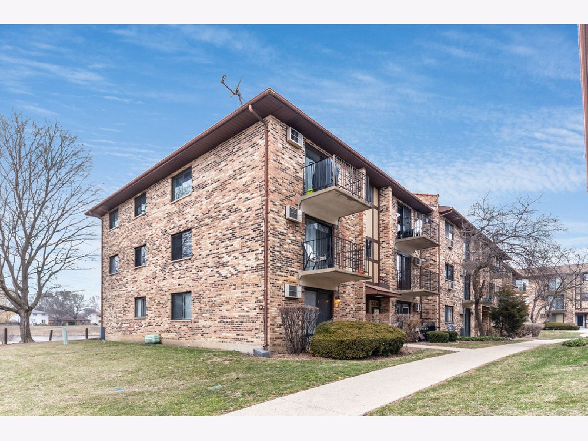 Condominiums Sold Klein Creek Carol Stream Illinois, 334 Klein Creek