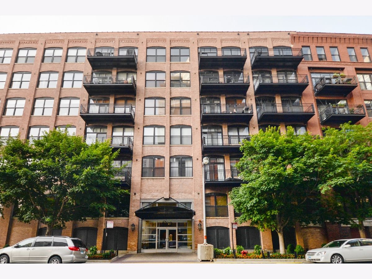 Condominiums Sold River North Commons Chicago Illinois, 520 Huron