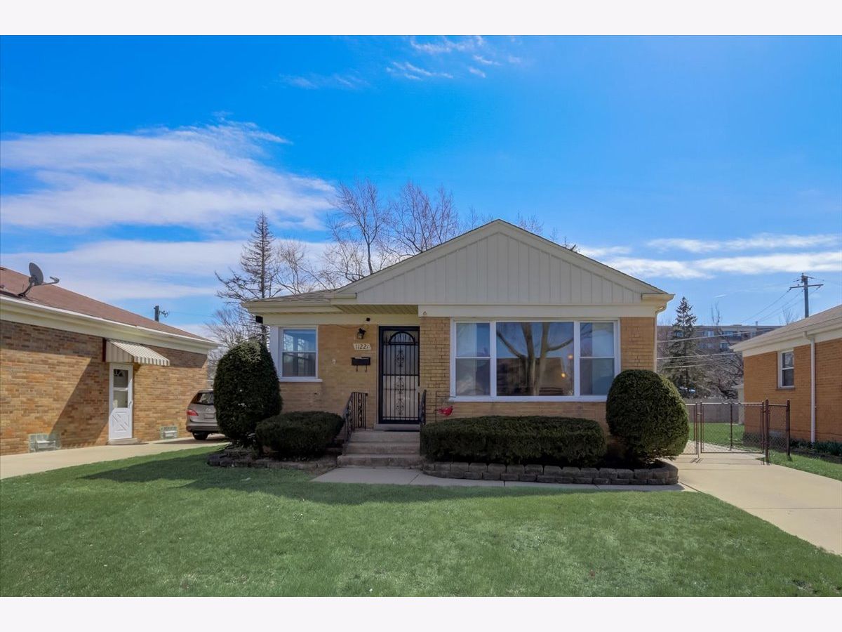 Homes Sold Fairlawn Westchester Illinois, 11221 Charles