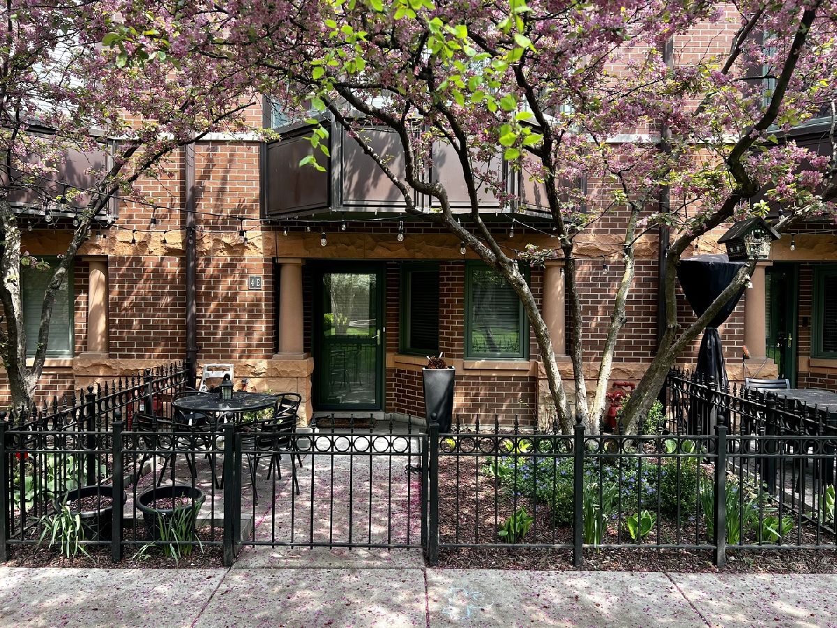 Townhomes & Condos & Homes Sold Altgeld Club Chicago Illinois, 1351 Altgeld