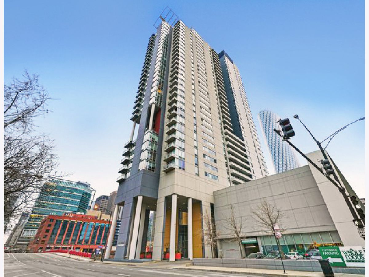 Condominiums Sold Skybridge Chicago Illinois, 737 Washington