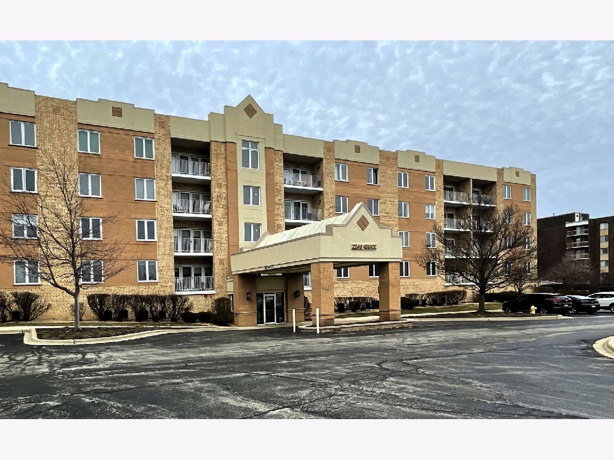 Condominiums & Homes Sold Liberty Square Lombard Illinois, 2240 Grace