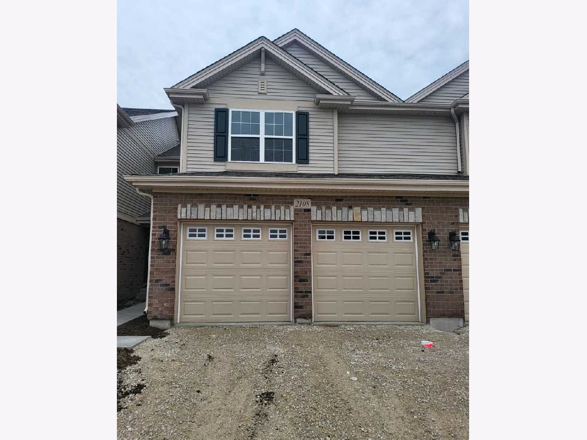 Townhomes Rented Deerbrook Place Aurora Illinois, 2108 Canyon Creek
