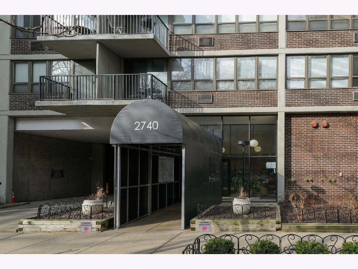 Condominiums Rented Parkview Towers Chicago Illinois, 2740 Pine Grove
