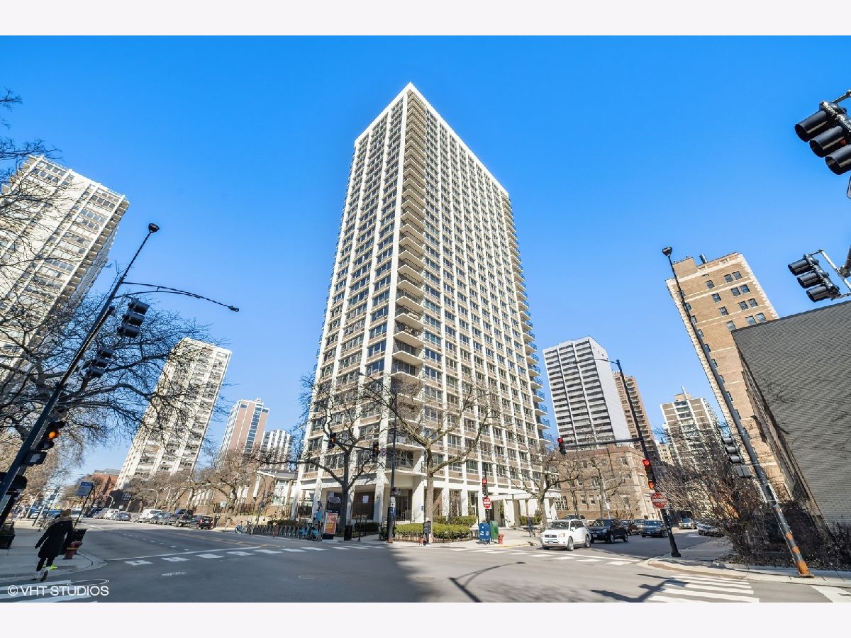 Condominiums Rented Lowell House Chicago Illinois, 88 Schiller