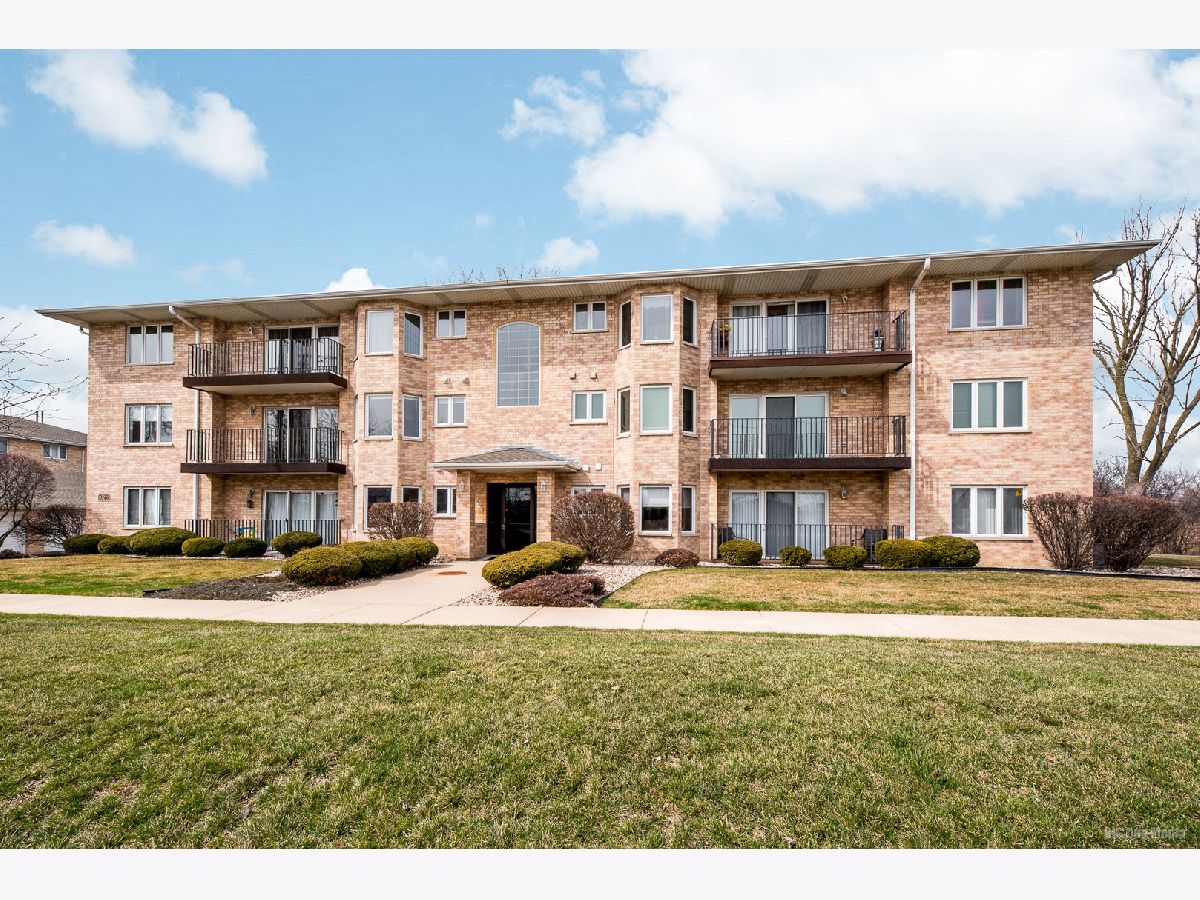 Condominiums Sold Timber Falls Chicago Ridge Illinois, 10228 Southwest