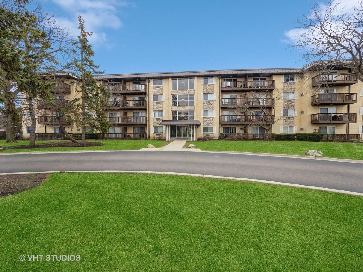 Condominiums & Homes Rented Evergreen Court Arlington Heights Illinois, 2214 Goebbert