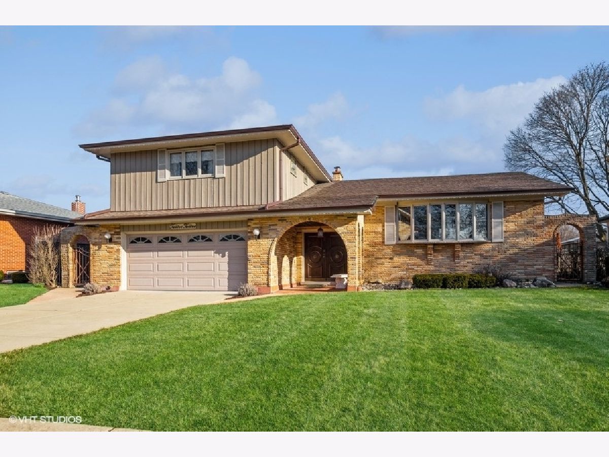 Homes Sold Pioneer Park Addison Illinois, 1212 Holtz