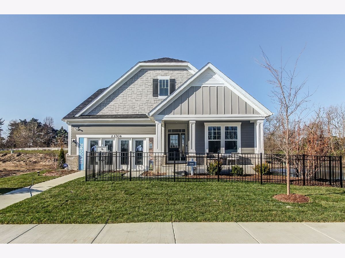 Homes & Condos & Townhomes Sold Westbury Kildeer Illinois, 20524 Spyglass