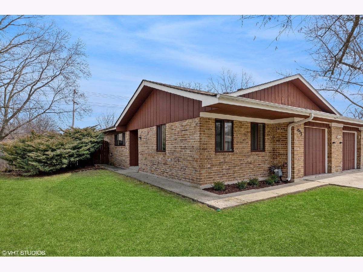 Townhomes & Homes Sold Belaire Manor Streamwood Illinois, 1333 Beverly