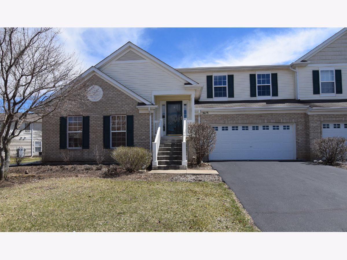 Townhomes & Condos Rented Canterbury Place Algonquin Illinois, 2613 Loren