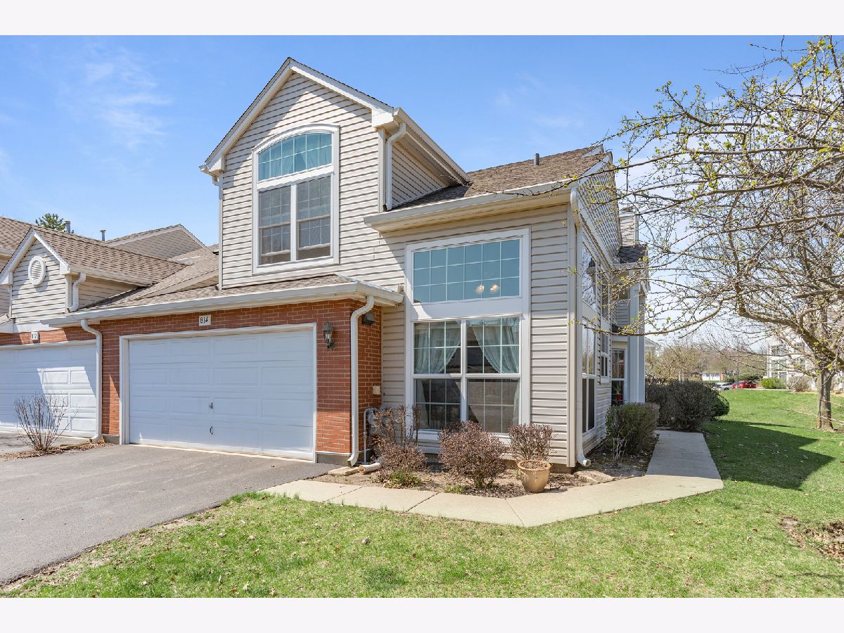 Townhomes & Homes Sold Roseglen Buffalo Grove Illinois, 814 Old Checker
