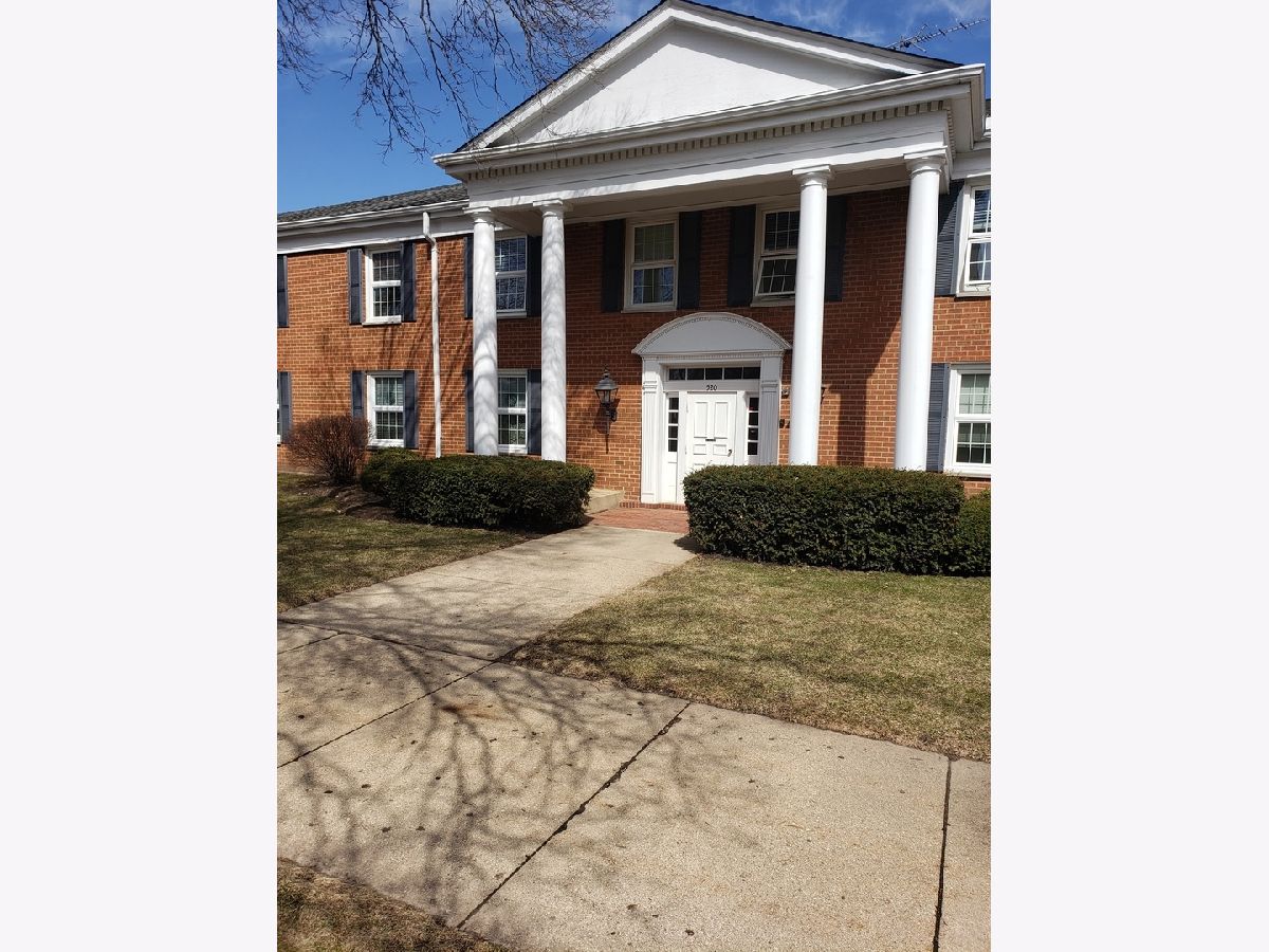 Condominiums Sold Coventry Club Crystal Lake Illinois, 520 Devonshire