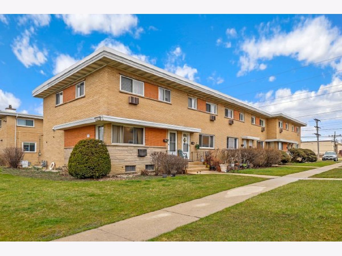 Townhomes & Condos Sold Greenwood Park Des Plaines Illinois, 8700 Gregory