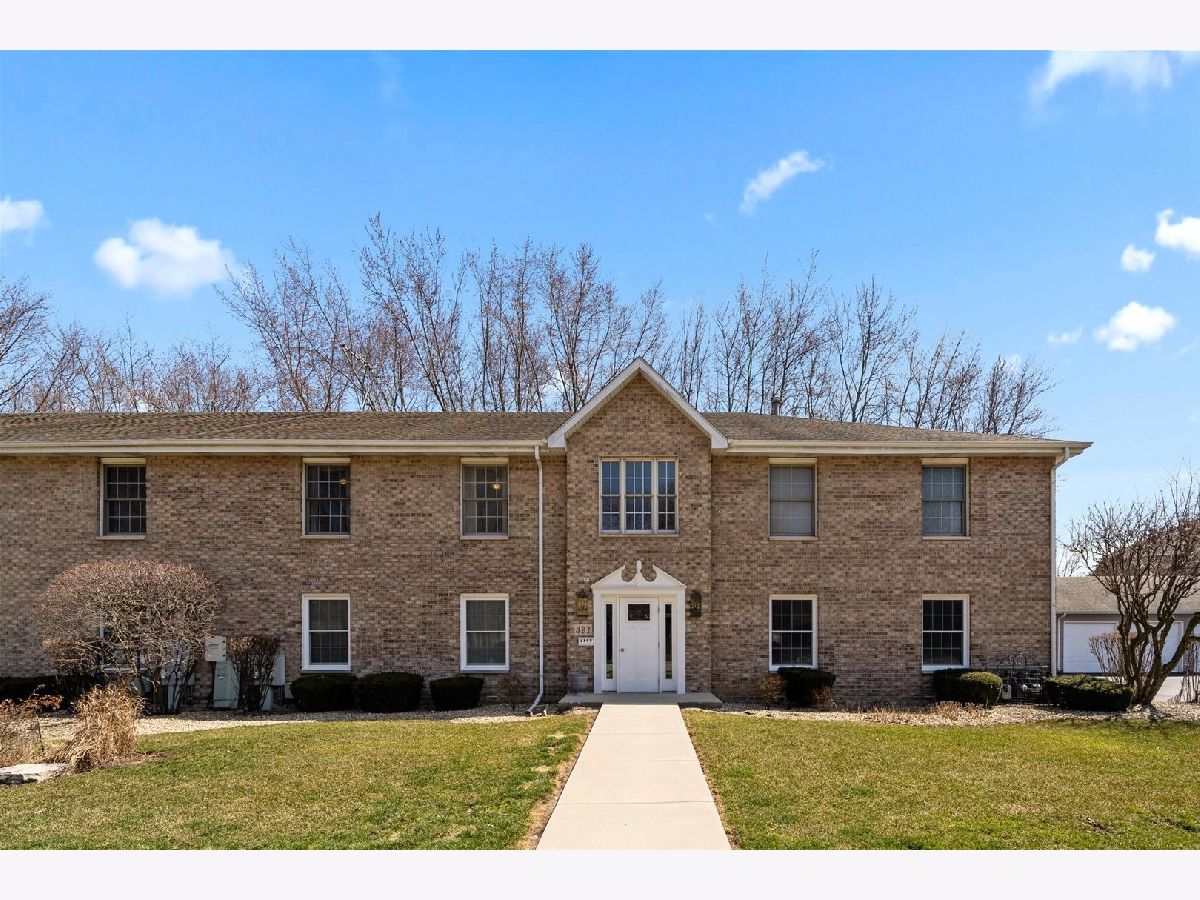 Condominiums Sold Stonegate Of Valley Creek Elgin Illinois, 321 Airlite