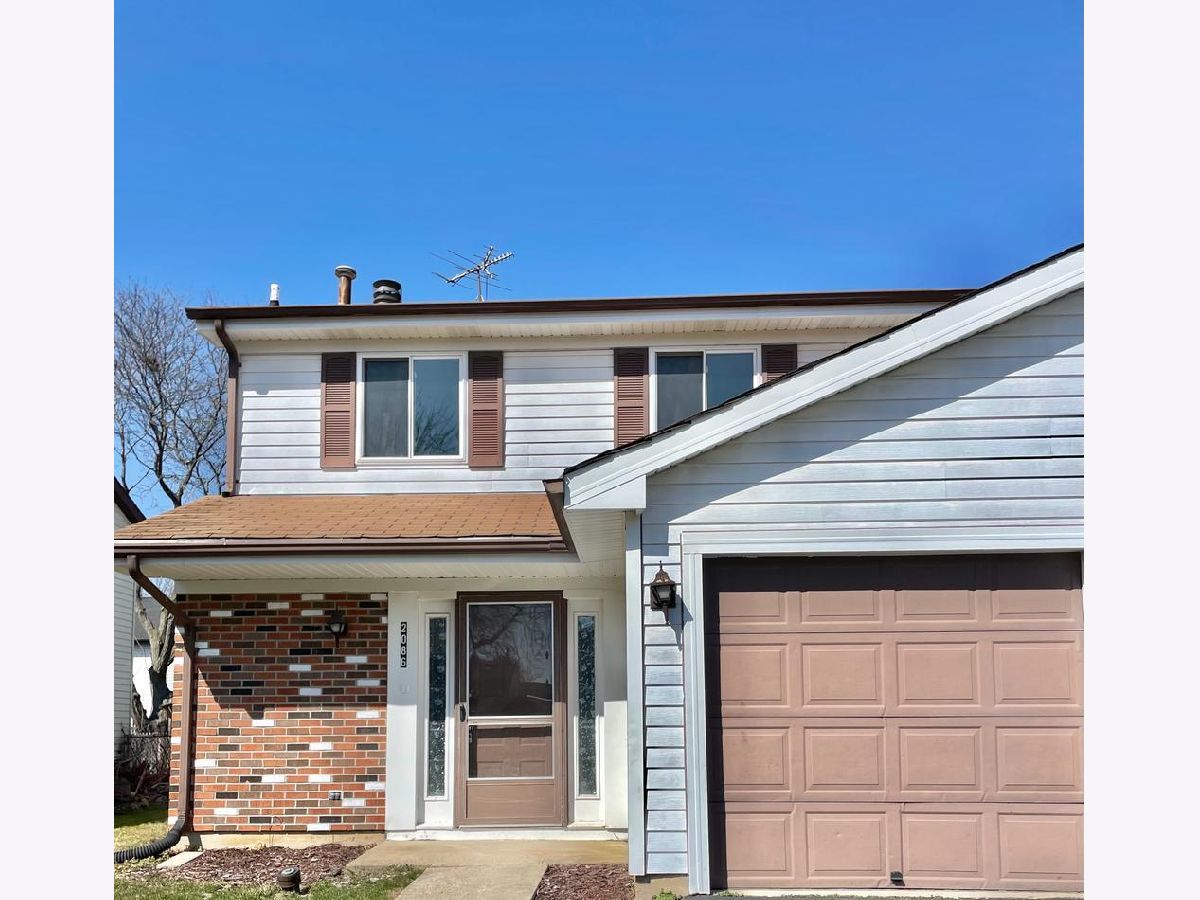 Homes & Condos & Townhomes Sold Woodlake Trails Hanover Park Illinois, 2086 Millpond