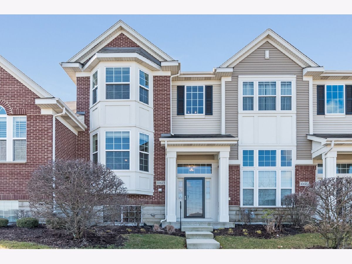 Townhomes Rented Sheffield Square Orland Park Illinois, 10615 153rd