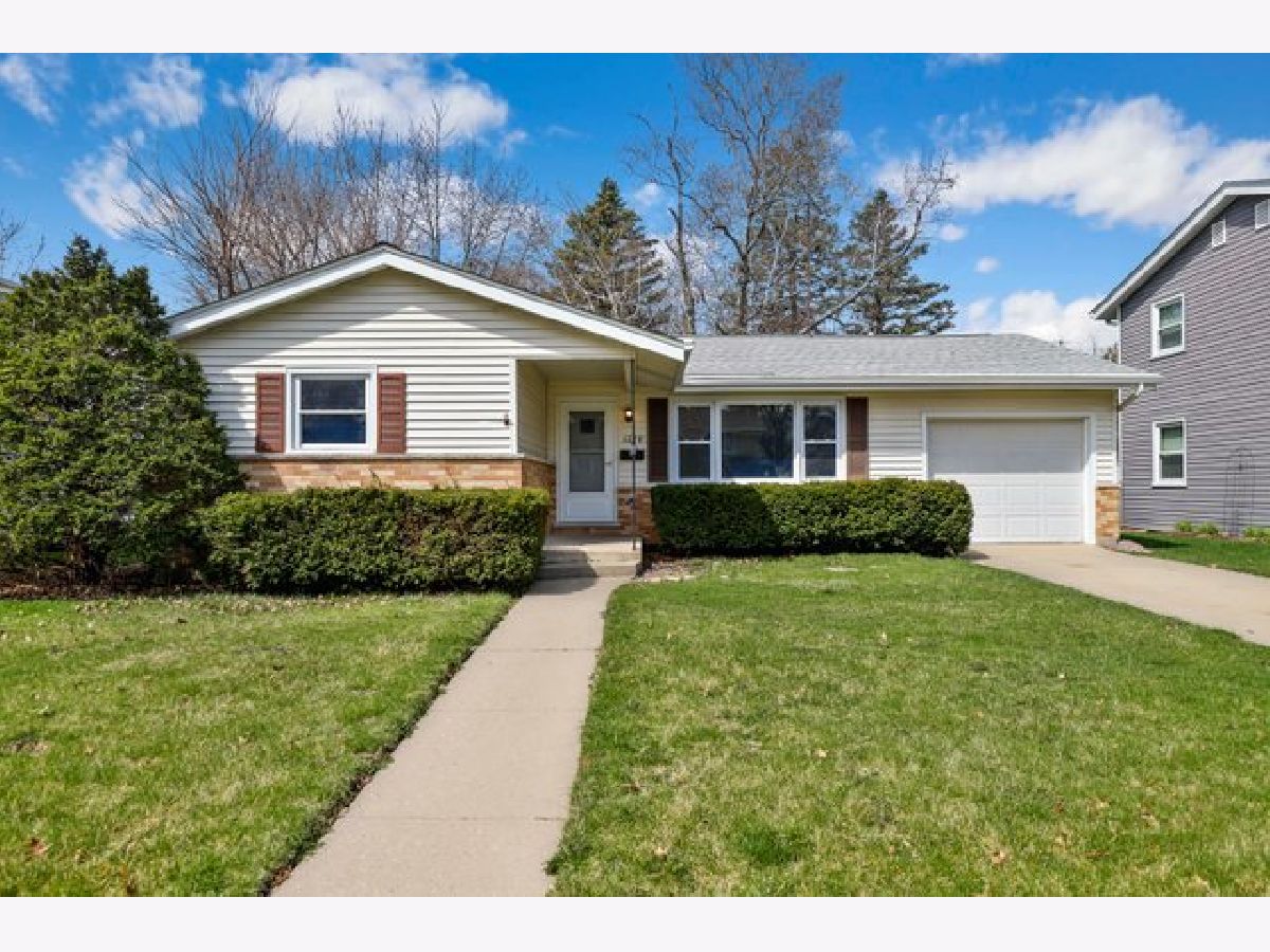 Homes Sold Blackhawk Manor Elgin Illinois, 1278 Blackhawk
