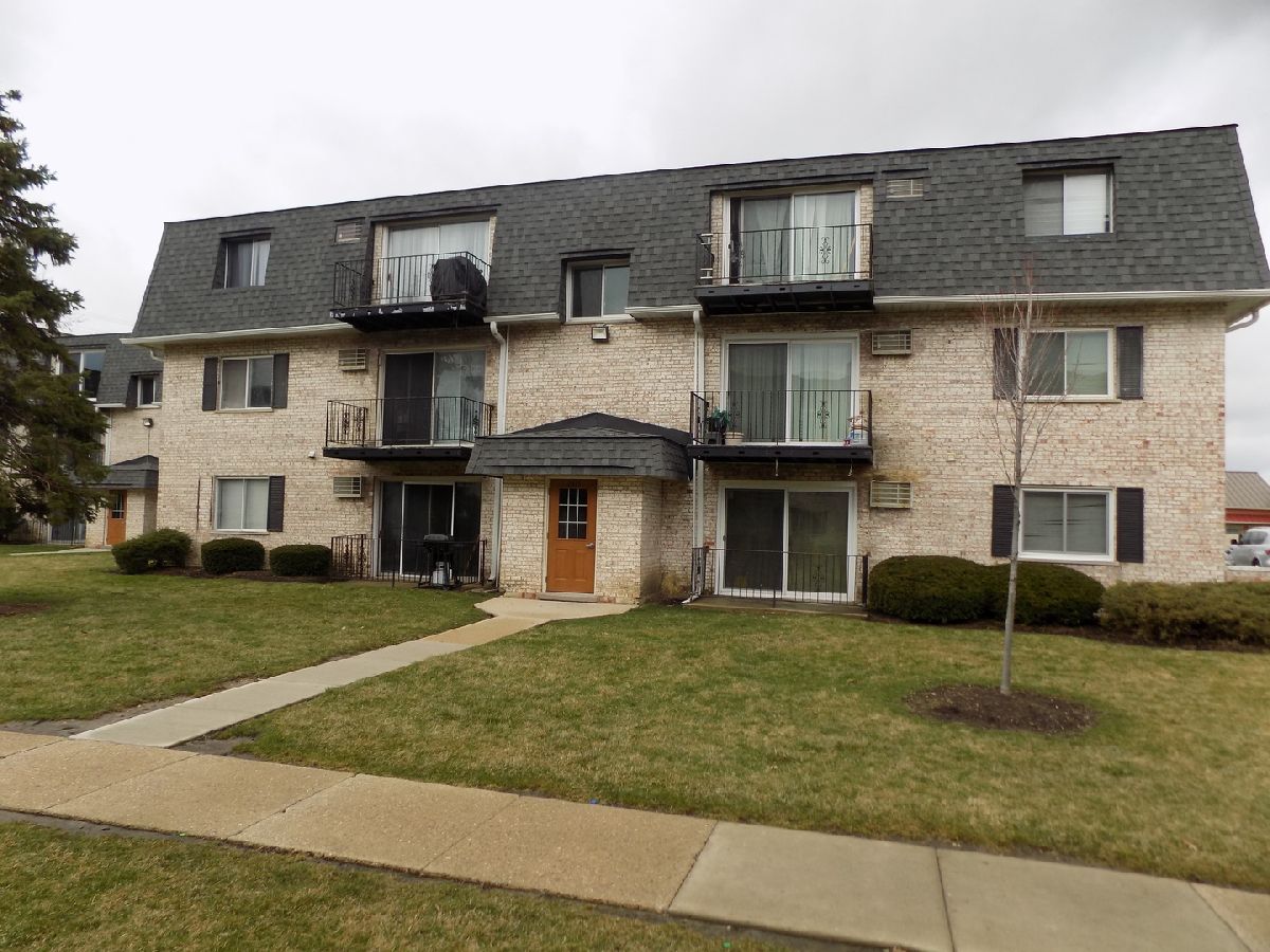 Condominiums Sold Baldwin Court Palatine Illinois, 1311 Baldwin