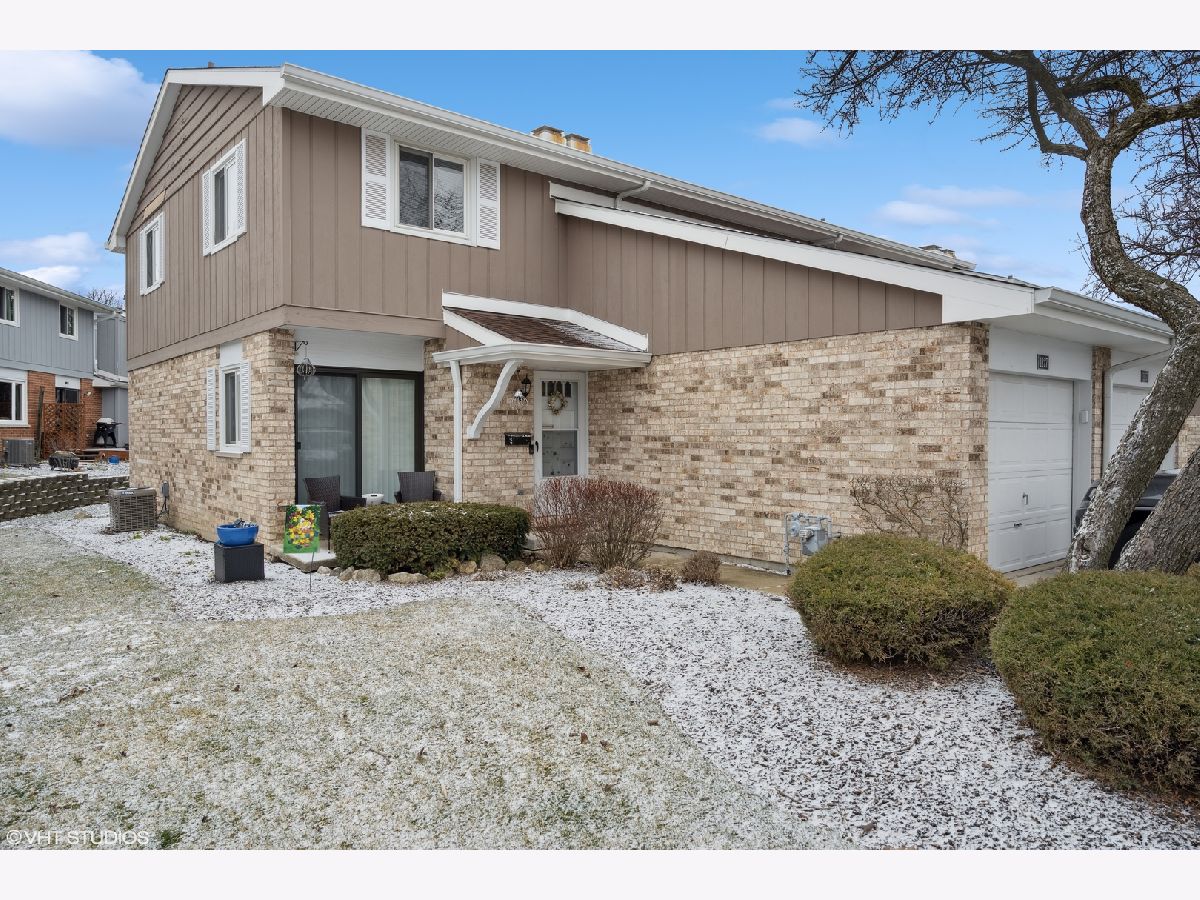 Homes & Townhomes & Condos Rented Briarcliffe Wheaton Illinois, 1127 Hertford
