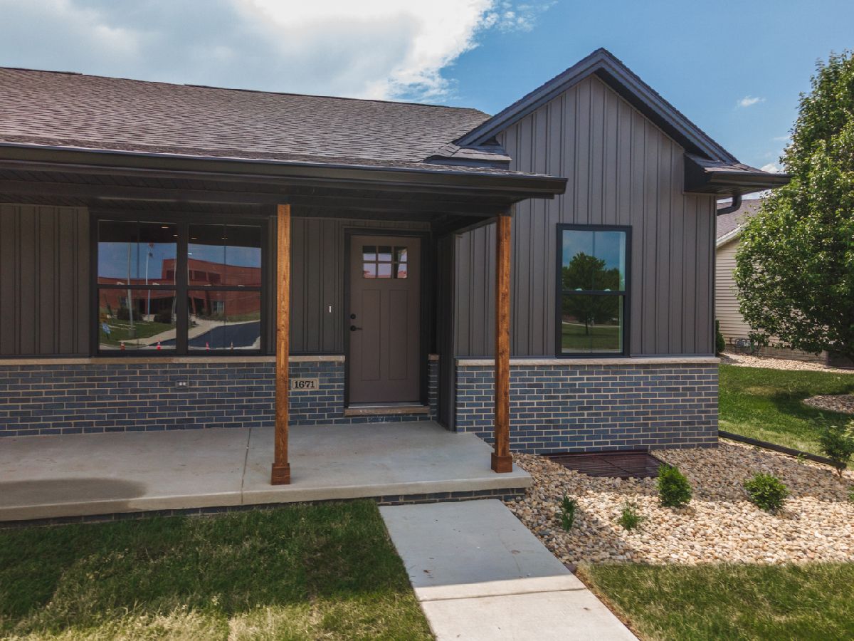 Homes & Condos & Townhomes Sold Kelley Glen Normal Illinois, 1671 Belclare