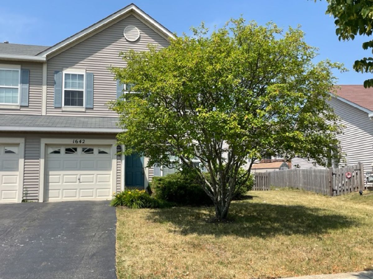 Townhomes & Homes Rented Lakewood Crossing Hampshire Illinois, 1642 Cesario