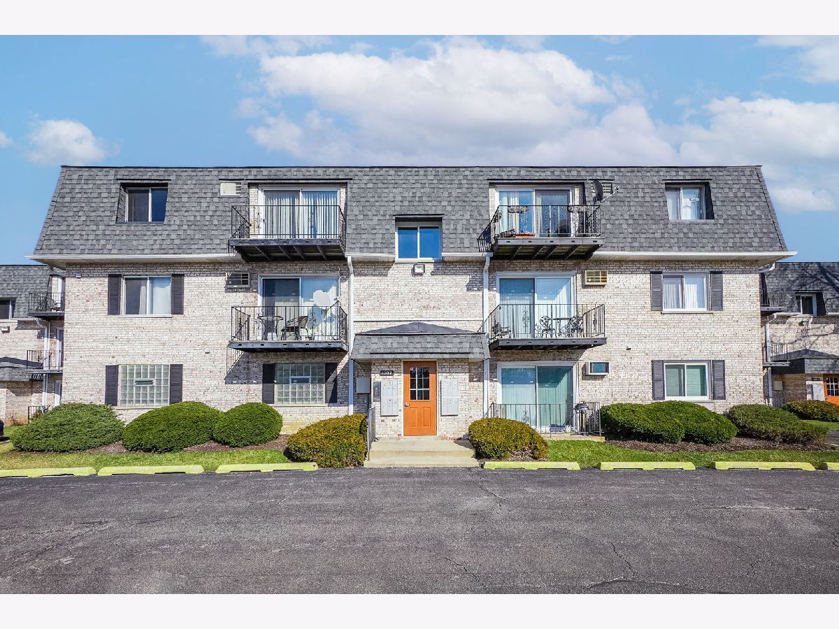 Condominiums Sold Baldwin Court Palatine Illinois, 1307 Baldwin