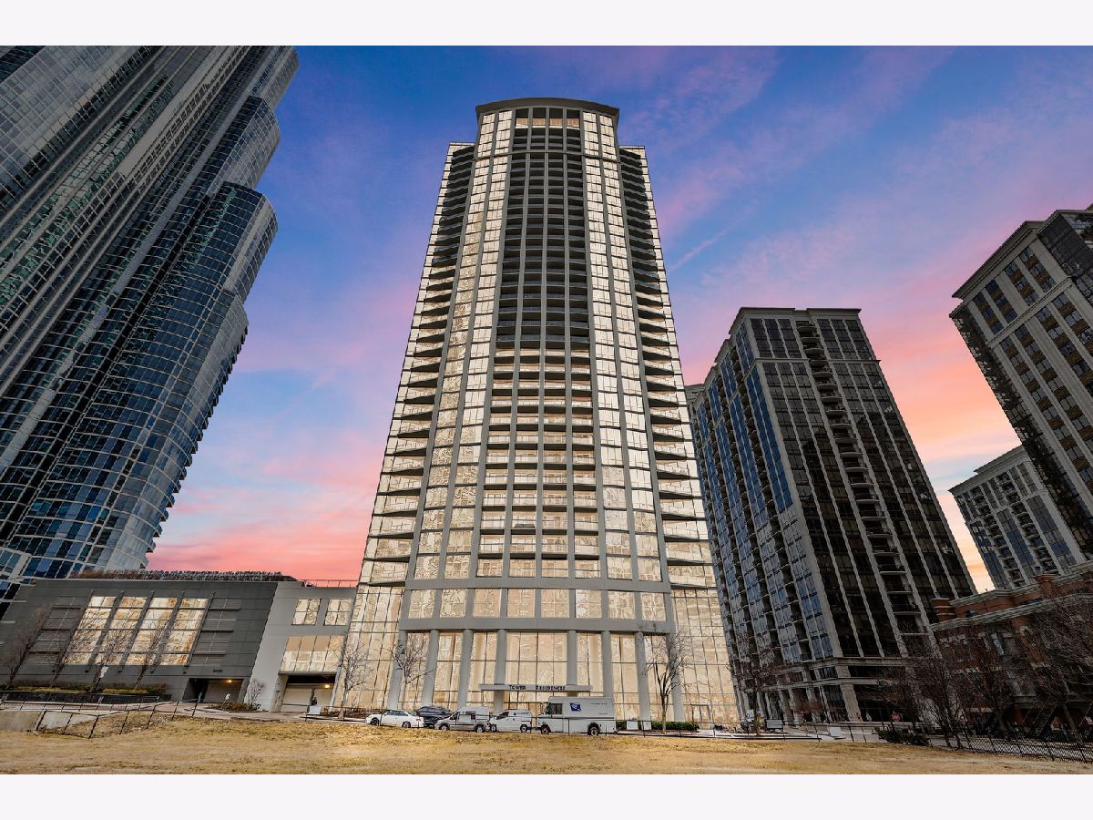Condominiums Sold Museum Park Tower Iv Chicago Illinois, 1235 Prairie