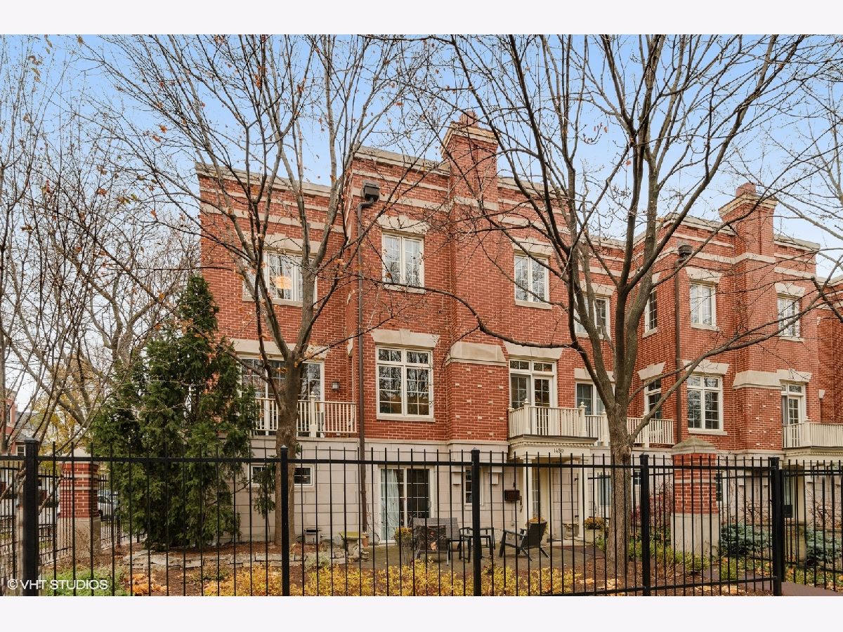 Townhomes & Condos & Homes Rented Embassy Club Chicago Illinois, 1450 Wrightwood