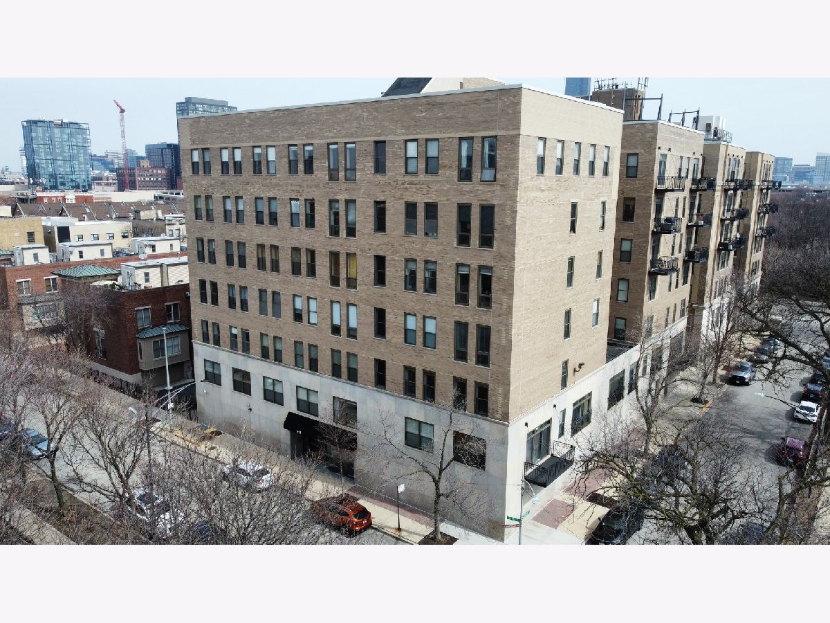 Townhomes & Condos Rented Columbus On The Park Chicago Illinois, 811 Lytle