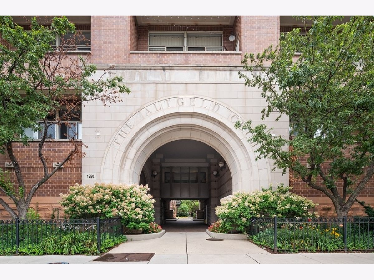 Townhomes & Condos & Homes Rented Altgeld Club Chicago Illinois, 1350 Fullerton