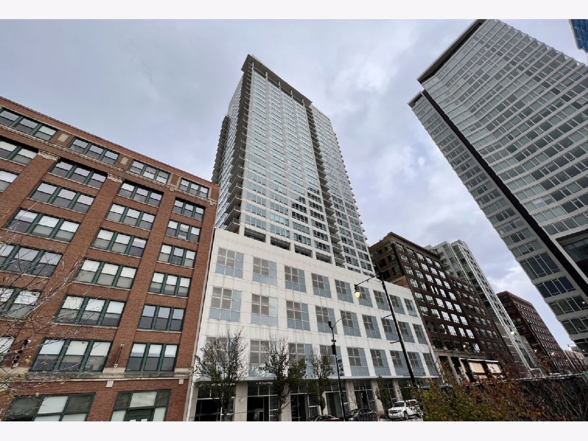 Condominiums Sold Wells Street Tower Chicago Illinois, 701 Wells