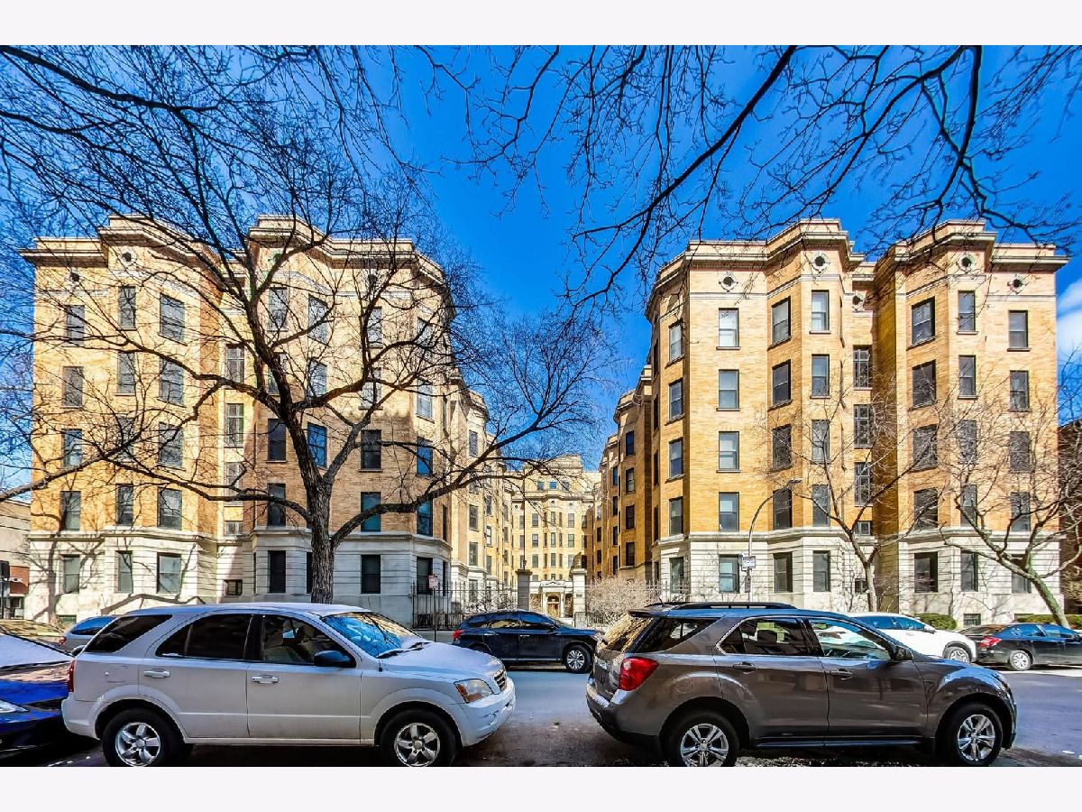 Condominiums Rented Commodore Chicago Illinois, 550 Surf