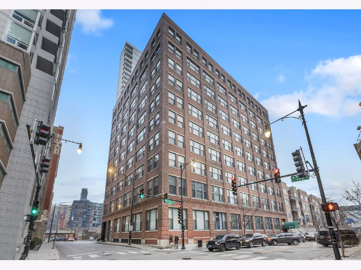 Condominiums Sold Paper Place Lofts Chicago Illinois, 801 Wells