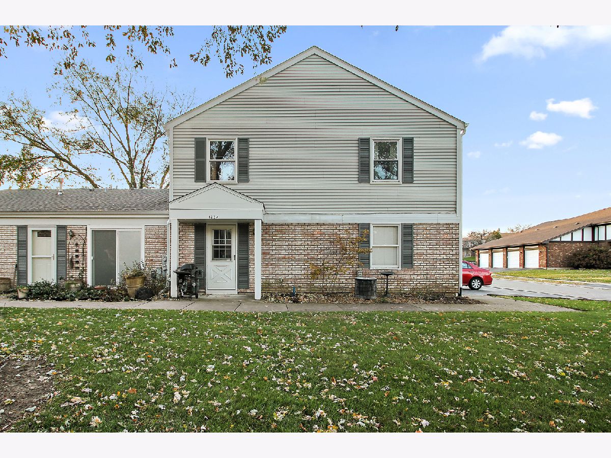 Townhomes & Condos & Homes Sold Greenbriar New Lenox Illinois, 420 Manor