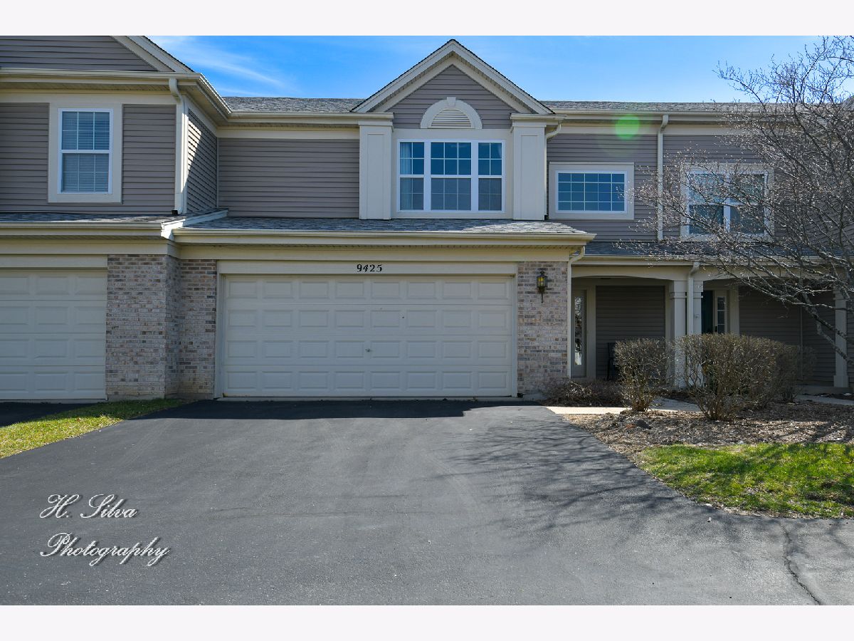 Homes & Townhomes & Condos Rented Covington Lakes Huntley Illinois, 9425 Rainsford