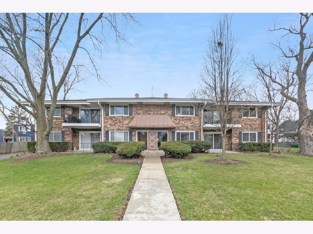 Condominiums Sold Woodglen Glen Ellyn Illinois, 34 Parkside